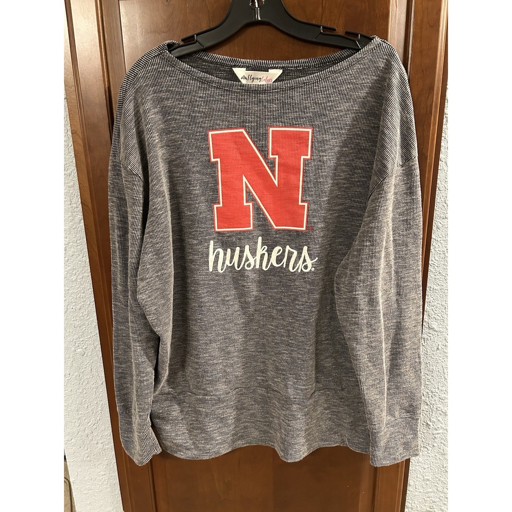 Nebraska Huskers Long Sleeve Shirt Women Large Flying Colors Gray Big Bottom Hem
